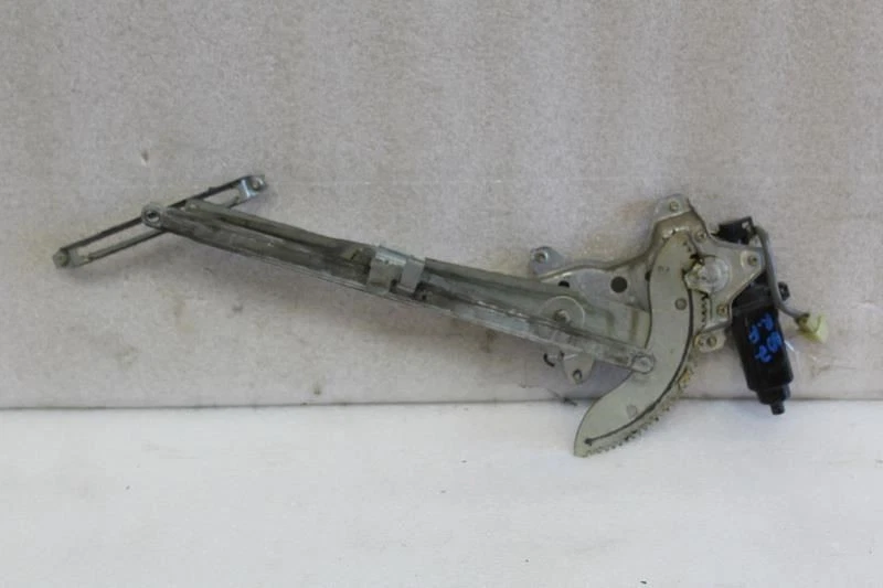 1992 TOYOTA LAND CRUISER ПРАВАЯ ПЕРЕДНЯЯ ДВЕРЬ СТЕКЛОПОДЪЕМНИК + МОТОР 85710-60010 - Изображение 2 из 4