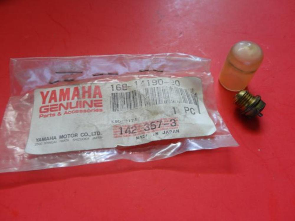 A NOS OEM FACTORY YAMAHA RT3 XS2 XS650 TX650 R5 XS750 VALVE