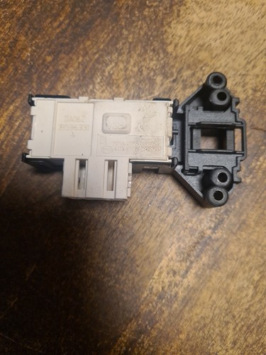 Ersatzteil Waschmaschine ■ Türschloss Türriegel Türschlossschalter DA062