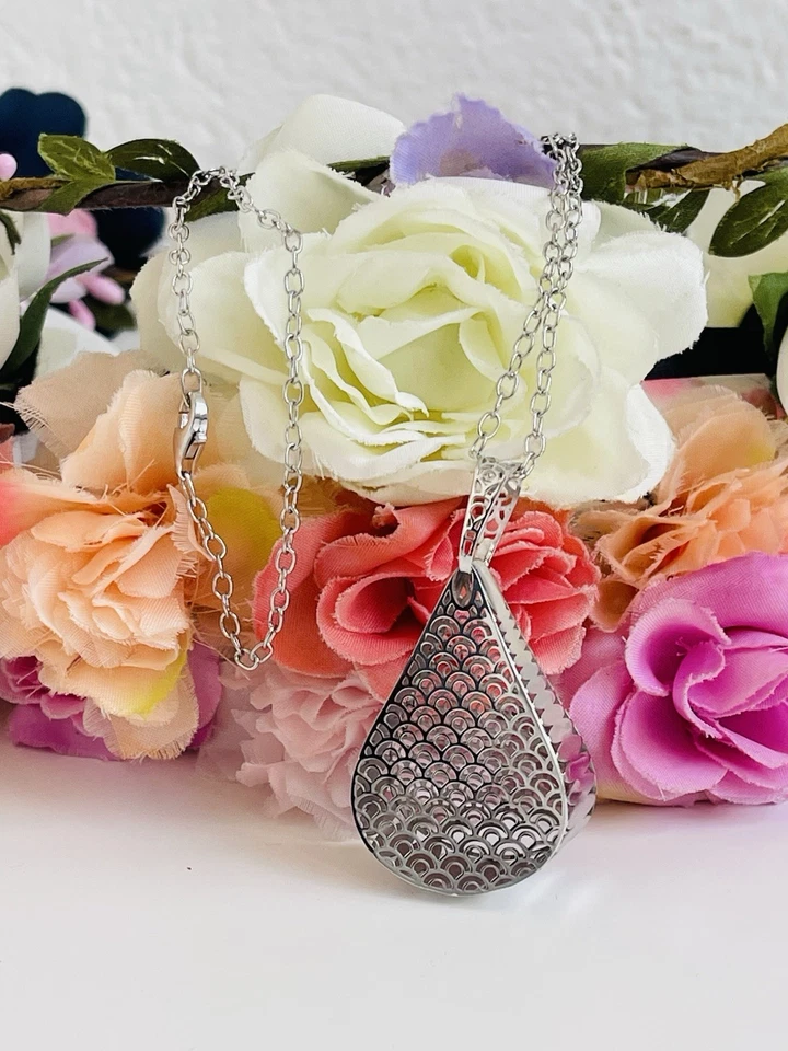 Collana Goccia Traforata In argento - Immagine 2 di 4