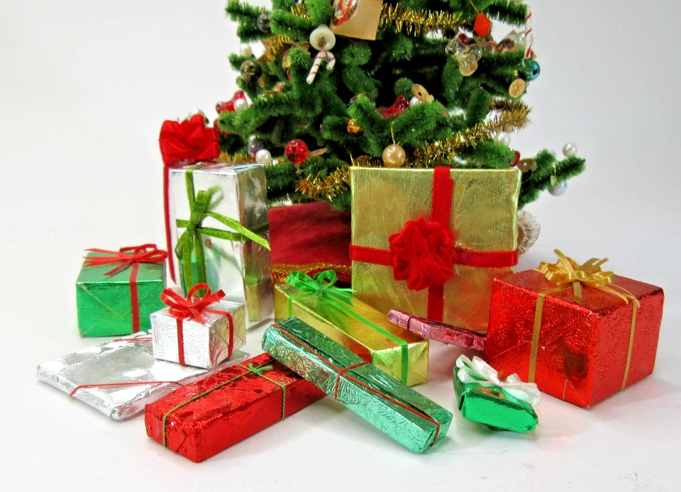 dollhouse miniature 12 Xmas finely wrapped gifts presents + wrapping paper Lot - Image 4 of 4