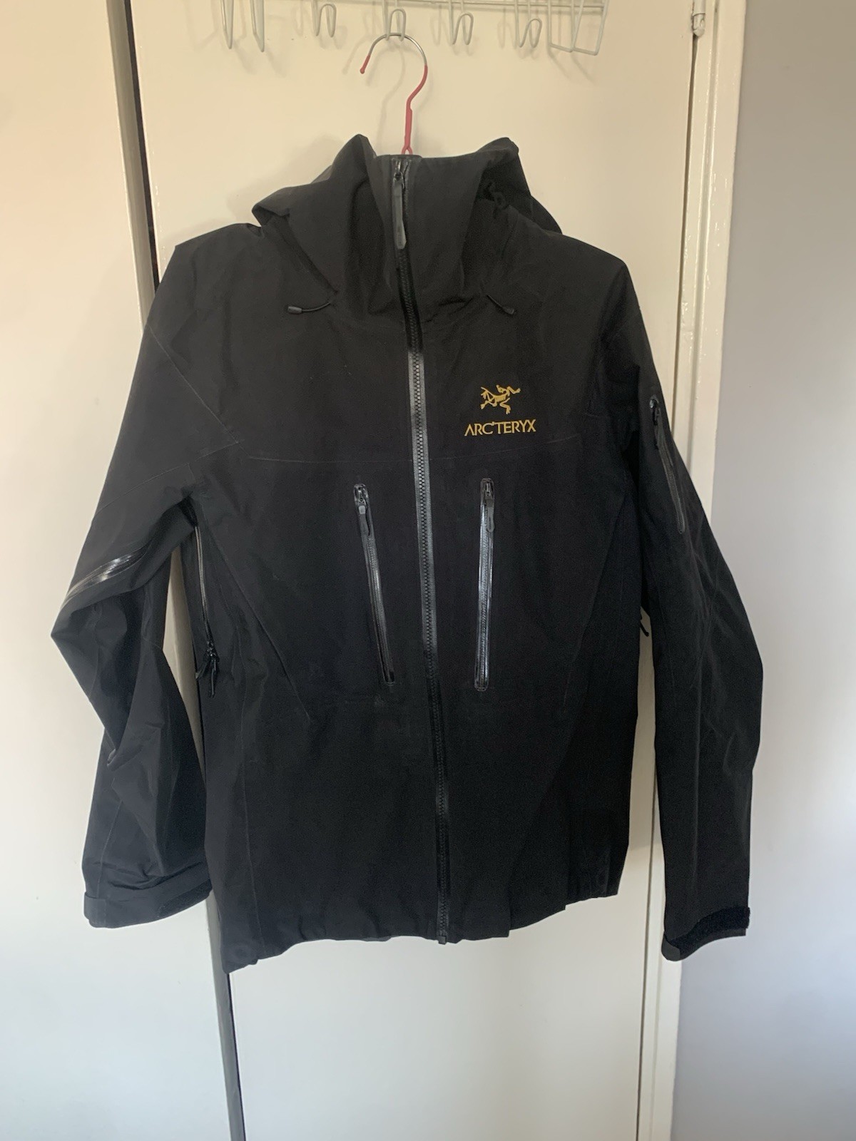 ARC'TERYX Giacca Arcteryx Alpha SV nera oro piccola