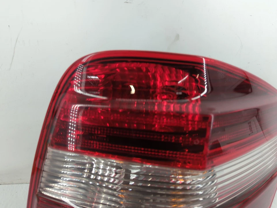 Luz trasera lateral derecha Mercedes-Benz ML350 2012 pasajero OEM GPJIH Foto 2 de 4