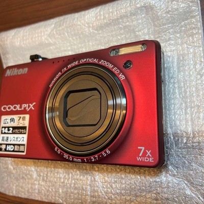 Nikon COOLPIX S6000 14.2MP Digital Camera - Champagne silver for