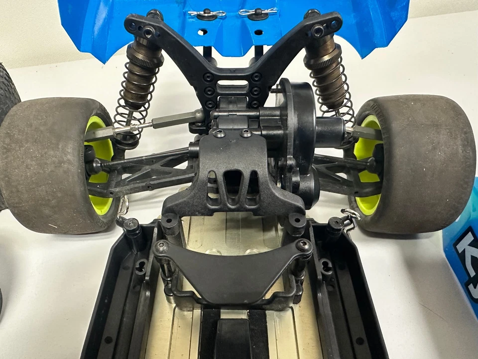 Kyosho Kit RC Tout Terrain RB6  1/10 0825 - Photo 3/4