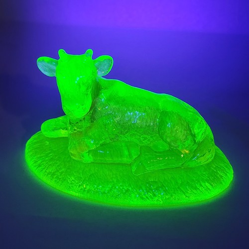 Boyd Glass Mabel The Cow Figurine Vaseline / Uranium Figure Glows