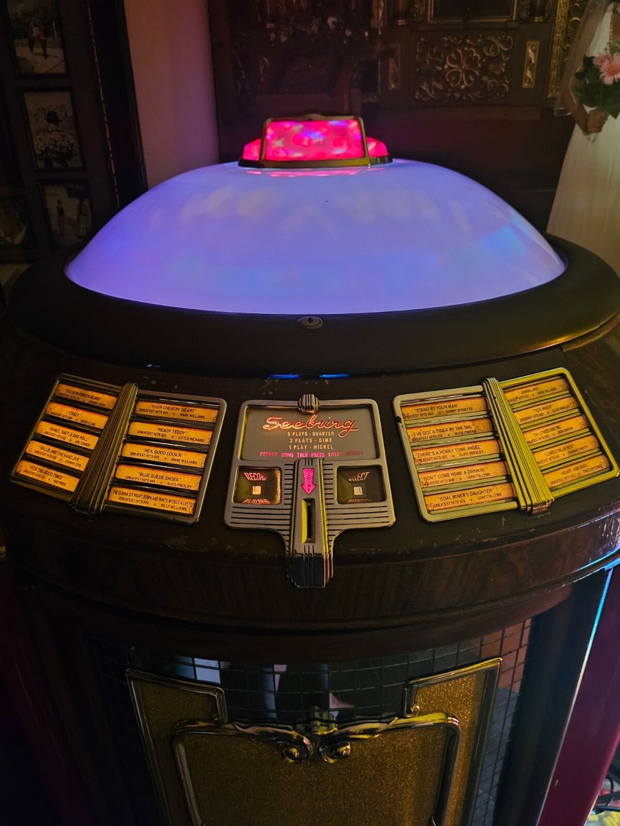 1948 Seeburg 148 Symphonola jukebox older restoration plays, looks