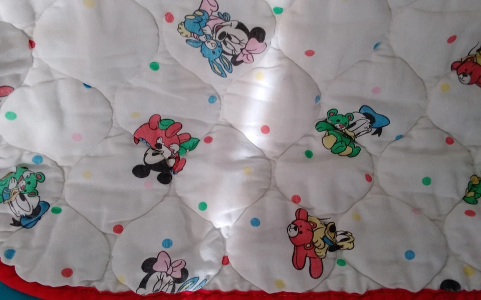 Manta Edredón Bebé Vintage Disney Bebés Mickey Minnie Donald Borde Rojo Foto 3 de 4