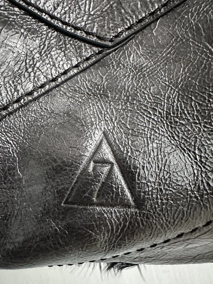 Leonello Borghi New York Silver Crackled Leather Hand Bag w/ Feather Detail - Image 4 of 4