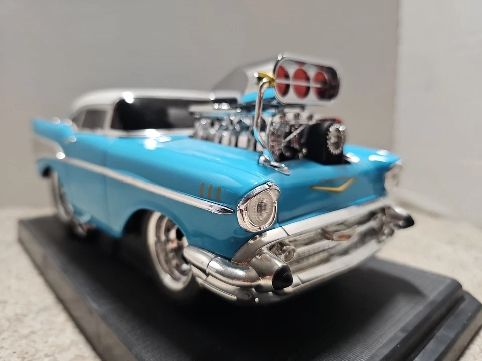 Vnt 2001 Muscle Machines Too Cool 1957 Chevy Bel Air 1:18 Scale Diecast Car - Image 4 of 4