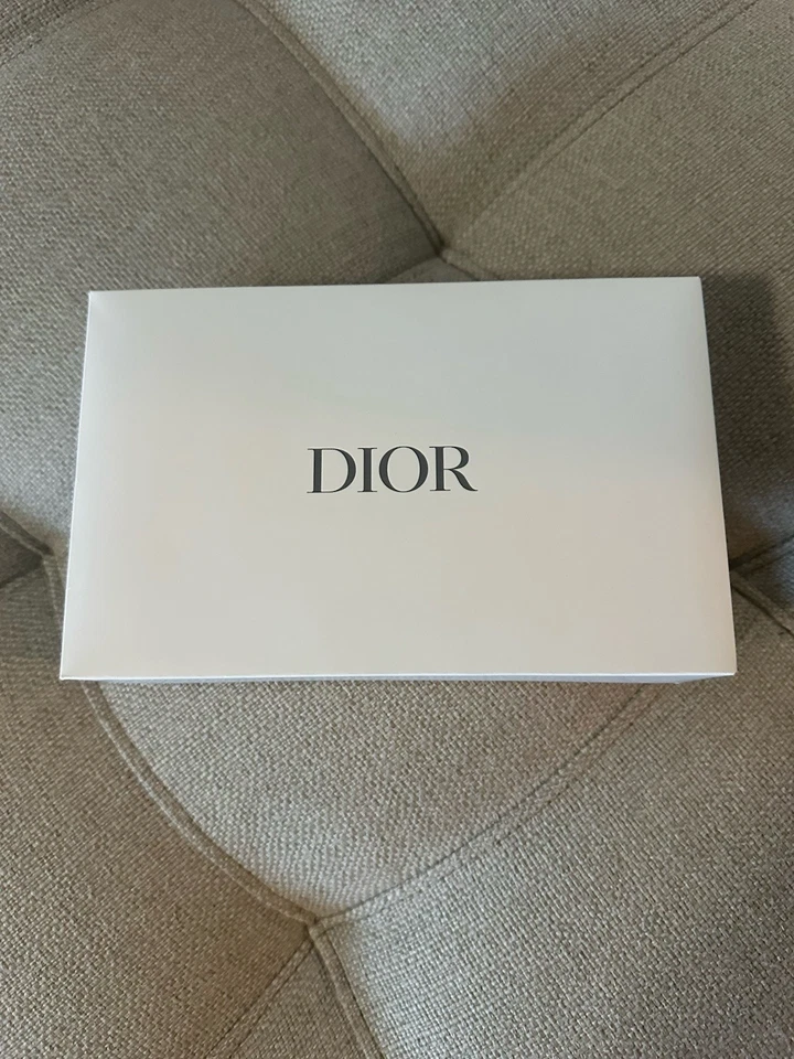 DIOR FLORAL BUTTERFLY EMBROIDERED MESH COSMETIC BAG TRAVEL POUCH NEW GWP/VIP - Image 4 of 4