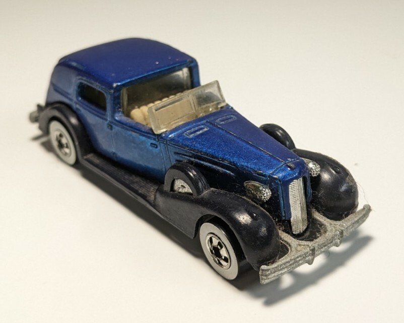 Vintage Hot Wheels '35 Classic Caddy Blue Cadillac Limousine 1/64