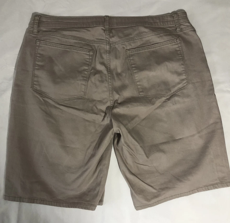 Bermudas Lee Riders para mujer talla 20 tiro medio cintura 38 marrón claro con cremallera Foto 2 de 4