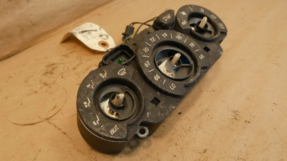 Climatizador coche Ferrari 360 F131 OEM PN 65803000 Foto 2 de 4