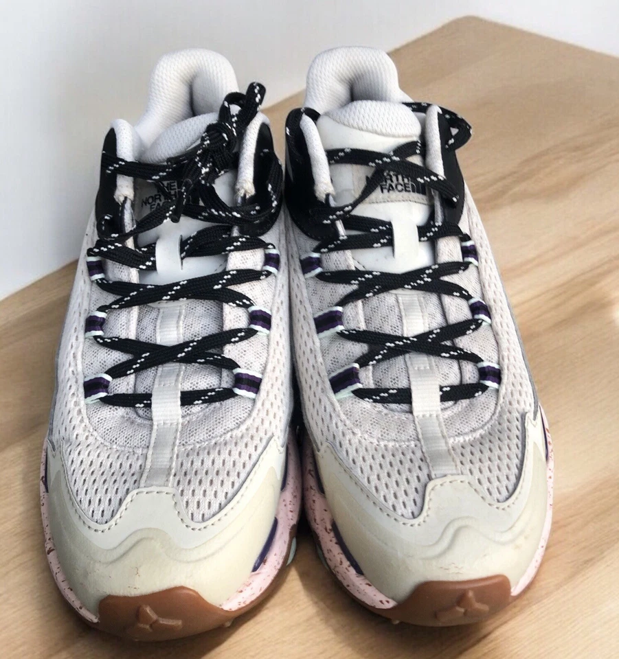 女式 The North Face VECTIV TARAVAL 休闲鞋白色/黑色 | 美国-18056 8 码 — 第 2/4 张图片