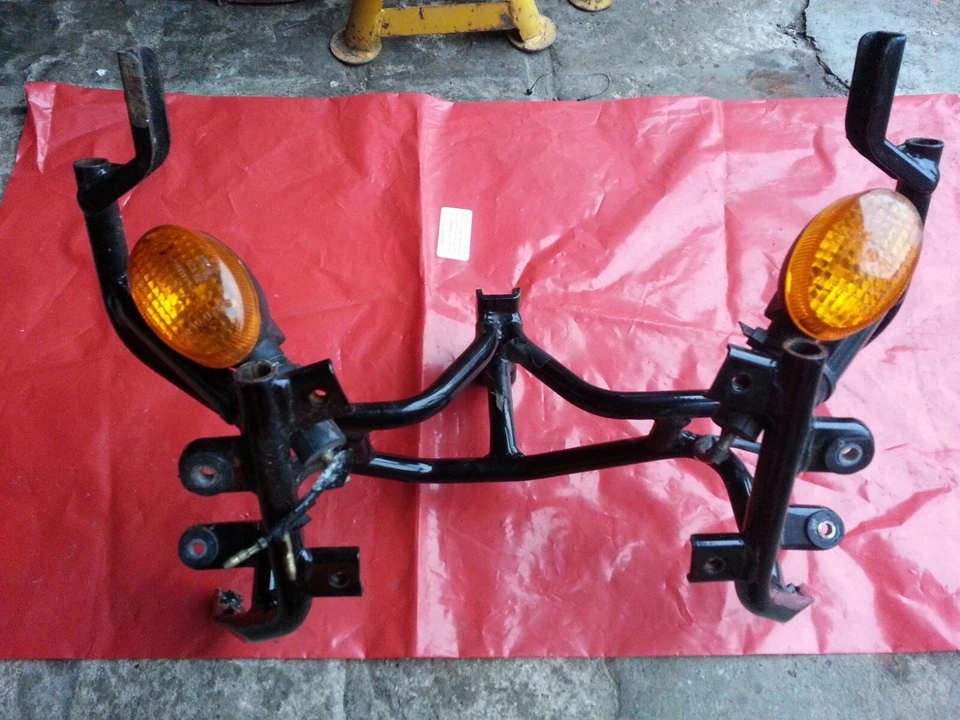 HYOSUNG GT650R 2007 CABEZA DELANTERA NARIZ SUBMARCO Foto 3 de 4