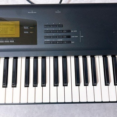 Korg 01/W FD 61-key Keyboard Synthesizer Black keyboard Music