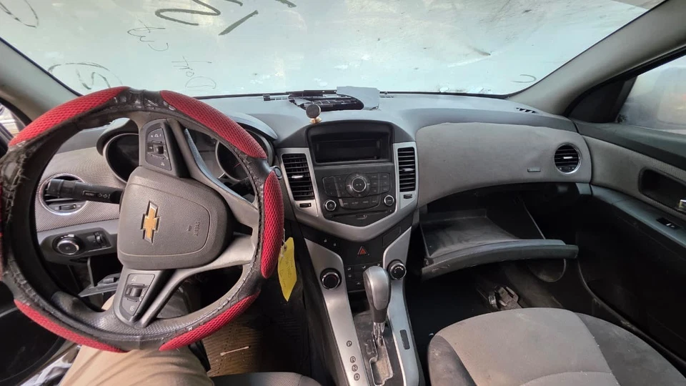 2010 Chevrolet Cruze Left Transmission Mount Used OEM 13248554 - Image 3 of 4