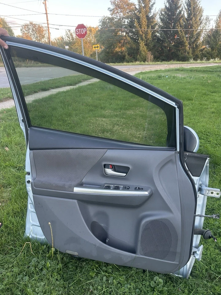 PUERTA DELANTERA DEL CONDUCTOR TOYOTA PRIUS 2010 2011 2012 2013 2014 2015 (lado izquierdo) Foto 3 de 4