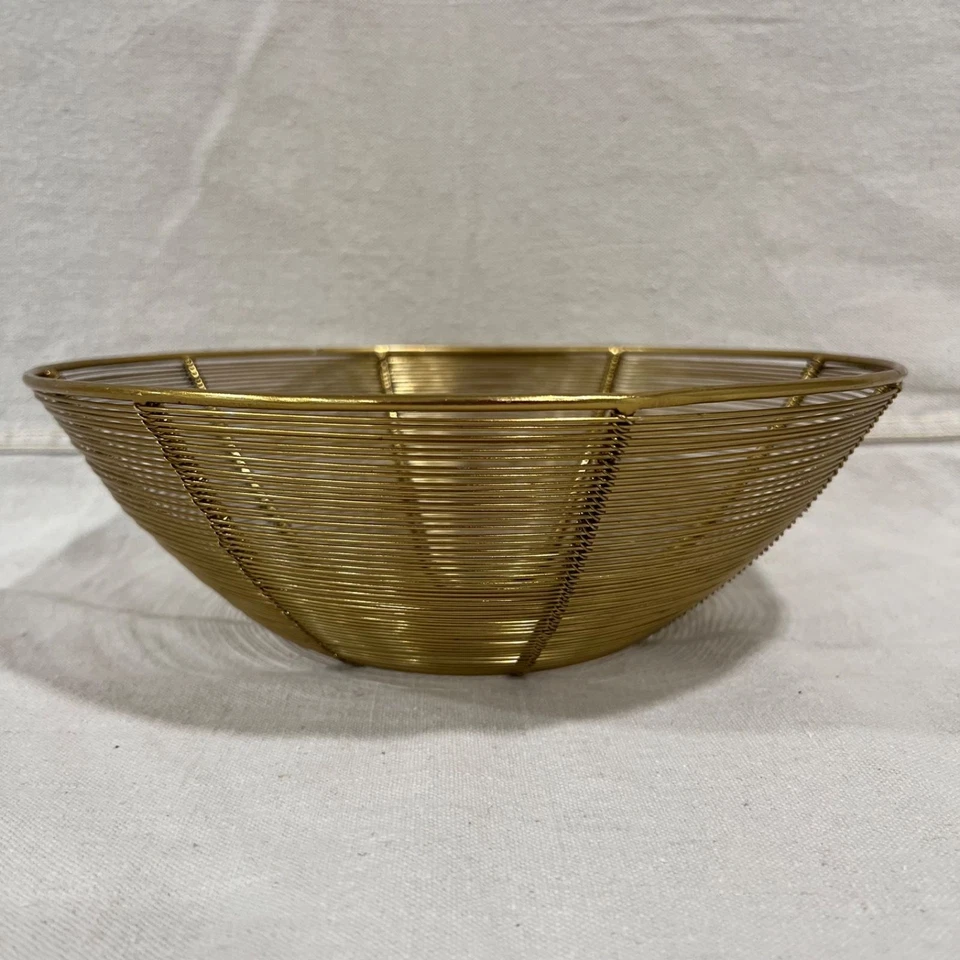 Винтажная современная декоративная корзина для фруктов середины века из золотой проволоки 12 дюймов сервировочная чаша - Изображение 2 из 4