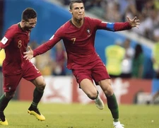 CRISTIANO RONALDO PORTUGAL SOCCER 8X10 SPORTS  PHOTO (LL)