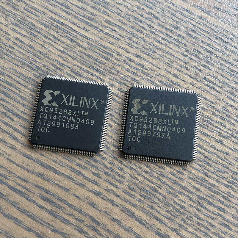 Xilinx XC95144XL-10TQG144I, CPLD XC9500XL Flash 144 Cells, 117 I/O, 8 - Foto 4