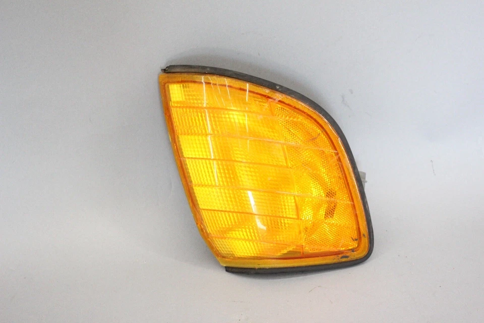 ✅ 92-96 Mercedes W140 S600 S500 Right Passenger Side Headlight Turn Signal OEM - Image 2 of 4