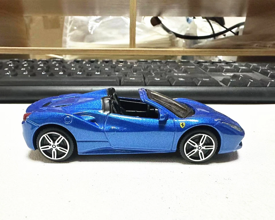 Bburago 1:43 Ferrari 488 Spider Diecast Metal Model Boy Toy Car New in Box - Image 3 of 4