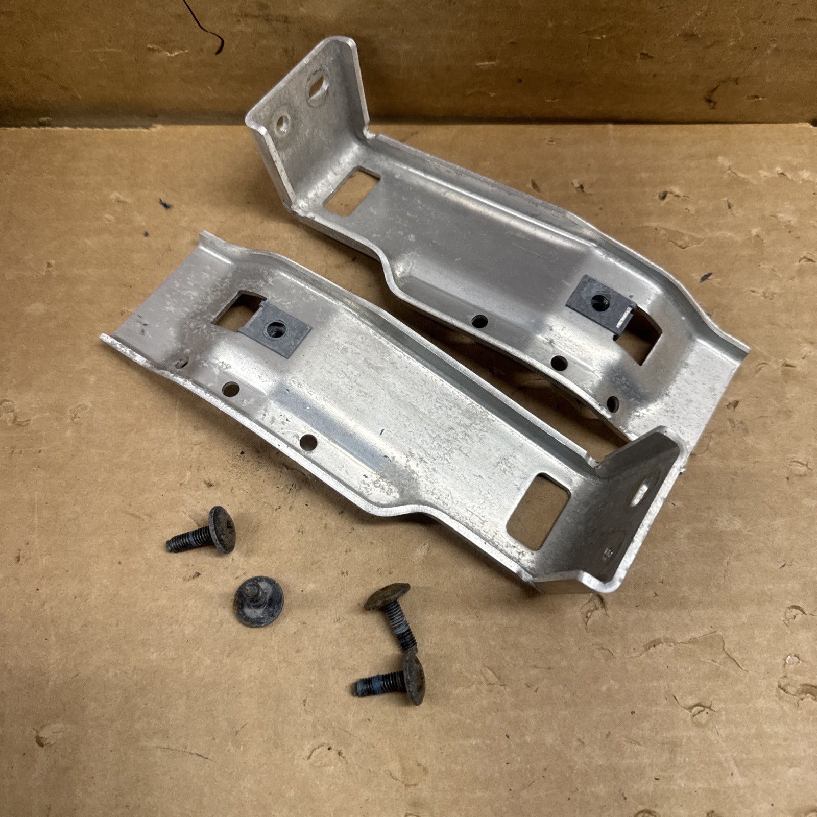 2008 2009 2010 2012 2014 2015 Audi R8 Rear Bumper Support Left Right Mount B126