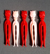 VTG Rogers Clean Grip ~Lot Of (5)  Figural Clothes Pins,  Cats  In Pink & Red