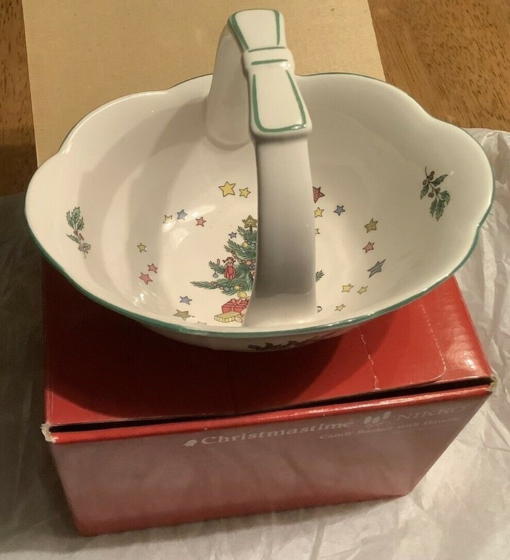 Nikko Christmastime 6" x 3.75" Candy Basket w/ Handle Christmas Tree Pattern