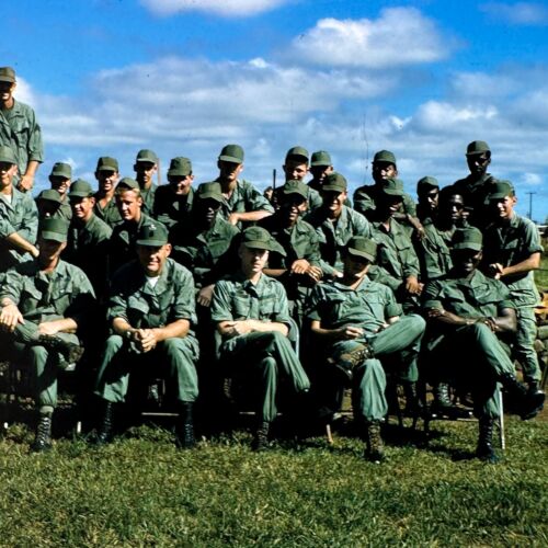 Guerra de Vietnam 1969 Era Kodachrome Transparencia Soldados Militares Grupo Foto Diapositiva - Imagen 5 de 6