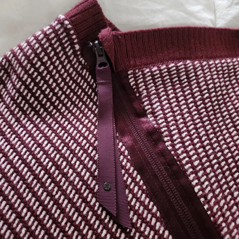 lululemon On The Go Scarf One Size Bordeaux drama / Wine Berry - Image 4 of 4