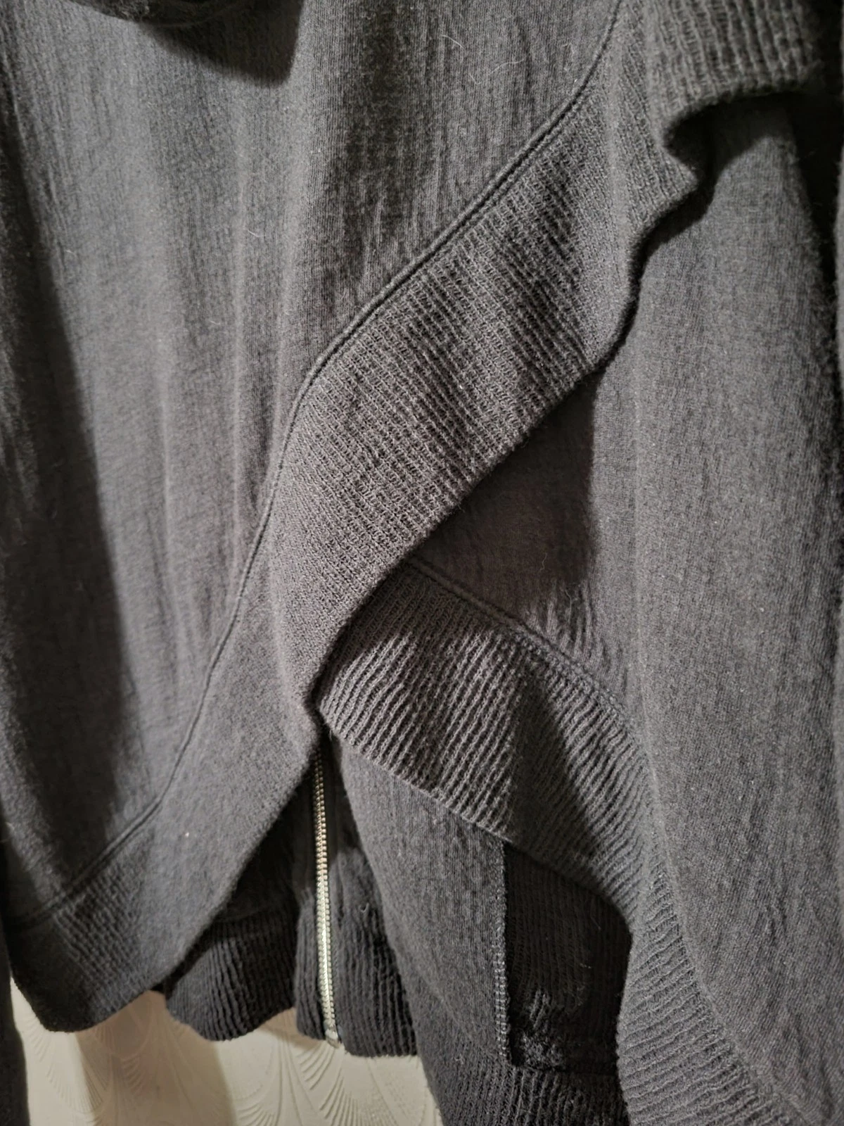 Giacca donna T By Alexander Wang nera con cappuccio e zip taglia small incrociata sul retro