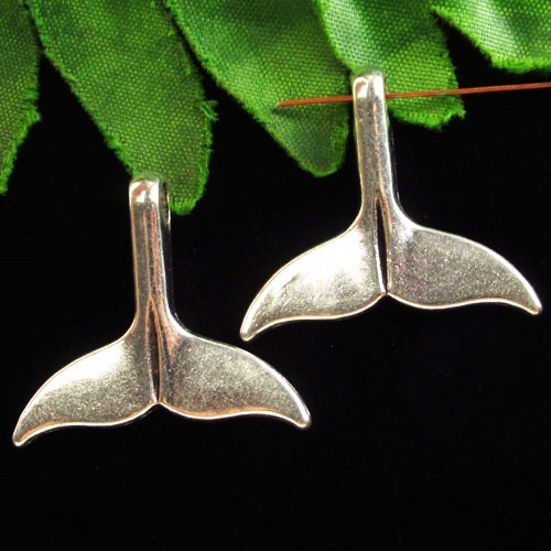 2pcs Tibetan Silver Fish Tail Pendant Bead 28x30x3mm H62171