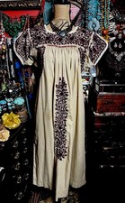 1970s VERY PRETTY MEXICAN OAXACAN KHAKI BIEGE MULTI COLOR EMBROIDERY DRESS M/L