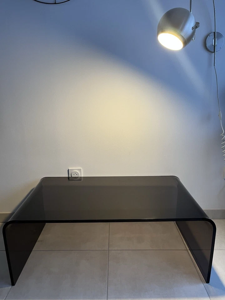 Table basse vintage en plexiglas style Michel Dumas années 70 - Photo 2/4