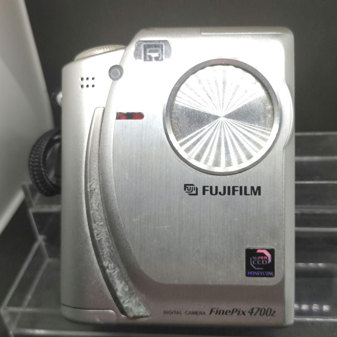 FUJIFILM FinePix 4700z Digital Camera 4.3MP Limited Silver FUJIFILM FinePix 4700z Digital Camera 4.3MP Limited Silver