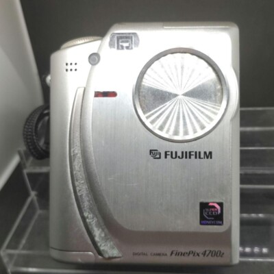 FUJIFILM FinePix 4700z Digital Camera 4.3MP Limited Silver FUJIFILM FinePix 4700z Digital Camera 4.3MP Limited Silver