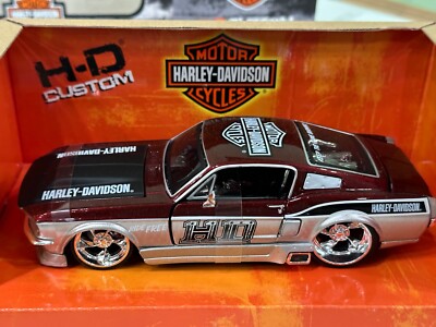 Harley Davidson Custom 1:24 1967 Ford Mustang GT by Maisto Design