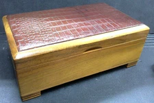 Antique Thorens 22 Key Movement Music Box Swiss Oak w/ Leather Top 9.5"W 5.5"L