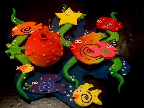 ARTIST MADE .. CLAY.. COLORFUL / WHIMSICAL MARINE / SEA LIFE HANGING SCULPTURE - Picture 7 of 11