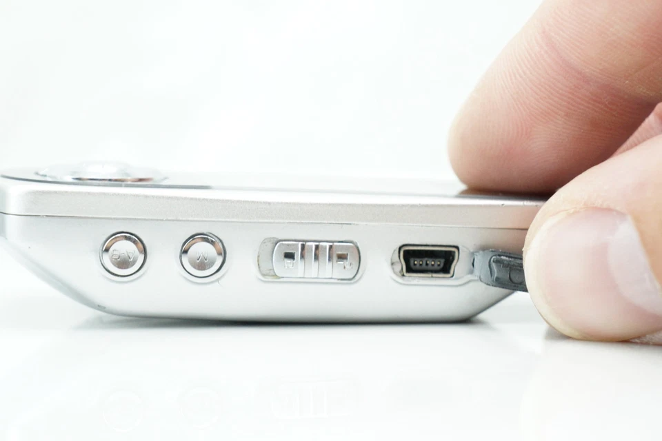 Trekstor tragbarer MP3-Player Music Walker silver silber 500mb - Bild 2 von 4