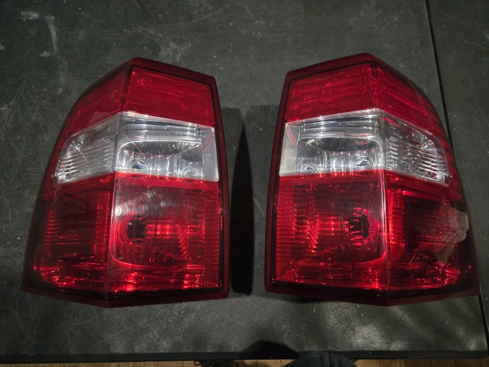 Juego de luces traseras laterales conductor y pasajero para Ford Expedition 2007-2017 OEM Foto 2 de 4