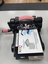 Sizzix Big Shot die cutting machine in good condition with Thinlits dies