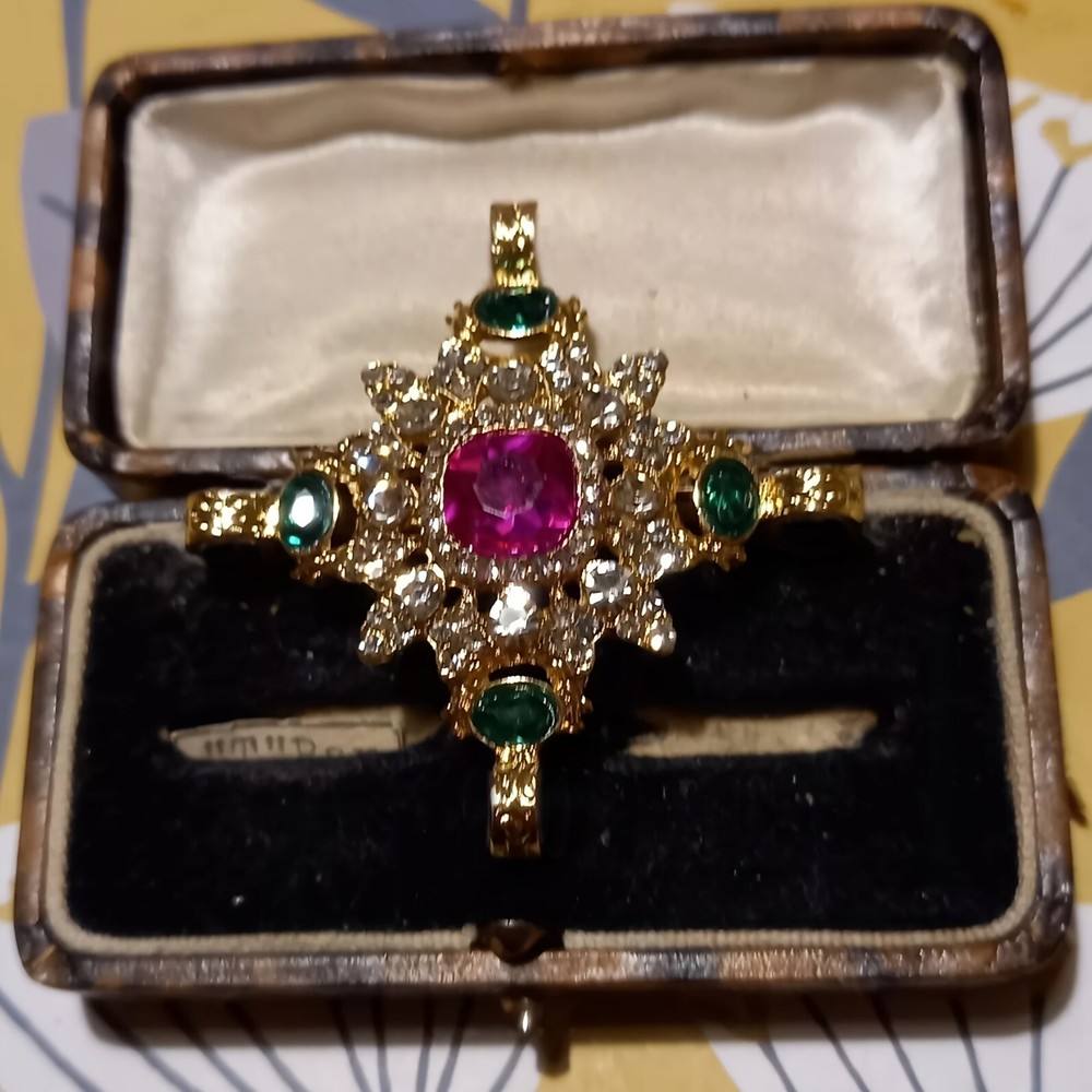 Vintage Baroque Brooch for Women & Men – Antique Red Green Rhinestone Corsage Pin
