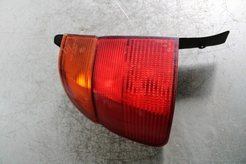 BMW E39 528 Touring 142kW Rücklicht links 8361671