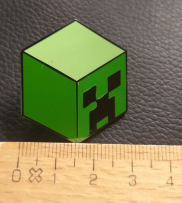 Vintage Minecraft Pin Limited TM & MOJANG AB retro ca 3 cm 6eck grün SAMMLER
