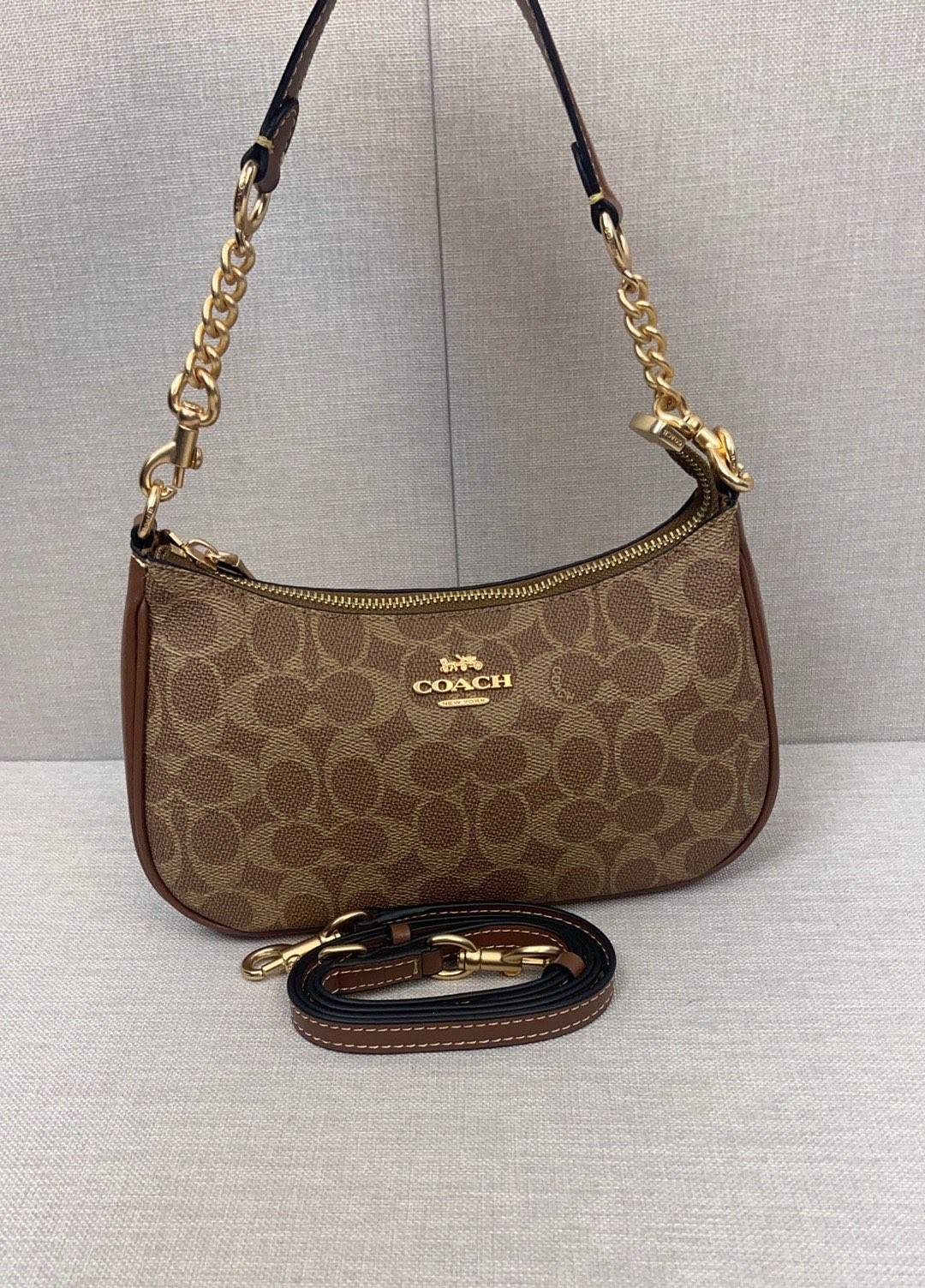 Coach Teri Shoulder Bag In Signature Canvas Gold /Brown CV933 NEW