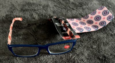 NEU Modische, ausgefallene Lesebrille 2,50 aus Kanada -  mit Etui
